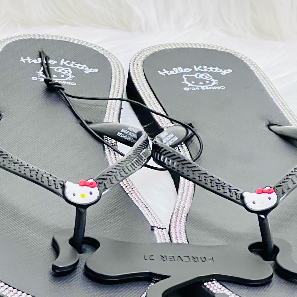 Hello Kitty Flip Flops - Picture 3 of 5